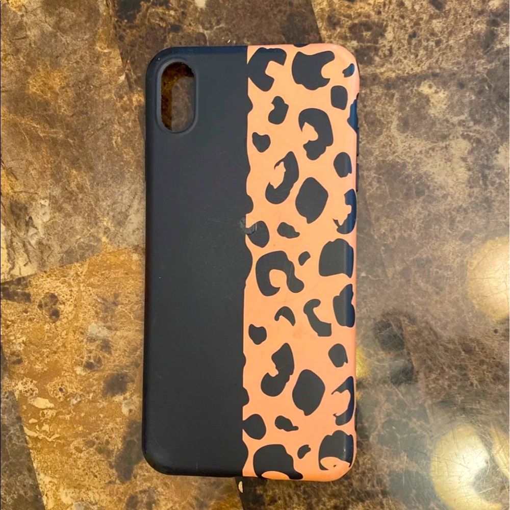 Black and leopard iPhone XS Max case